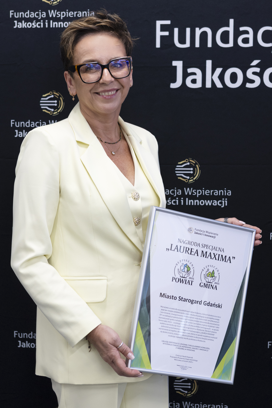 Magdalena Dalecka rzecznik prasowa Prezydenta z&nbsp;nagrodą &rdquo; Laurea Maxima&rdquo; dla miasta Starogard Gdański w&nbsp;uznaniu działań na&nbsp;rzecz budowania poczucia bezpieczeństwa w&nbsp;mieście