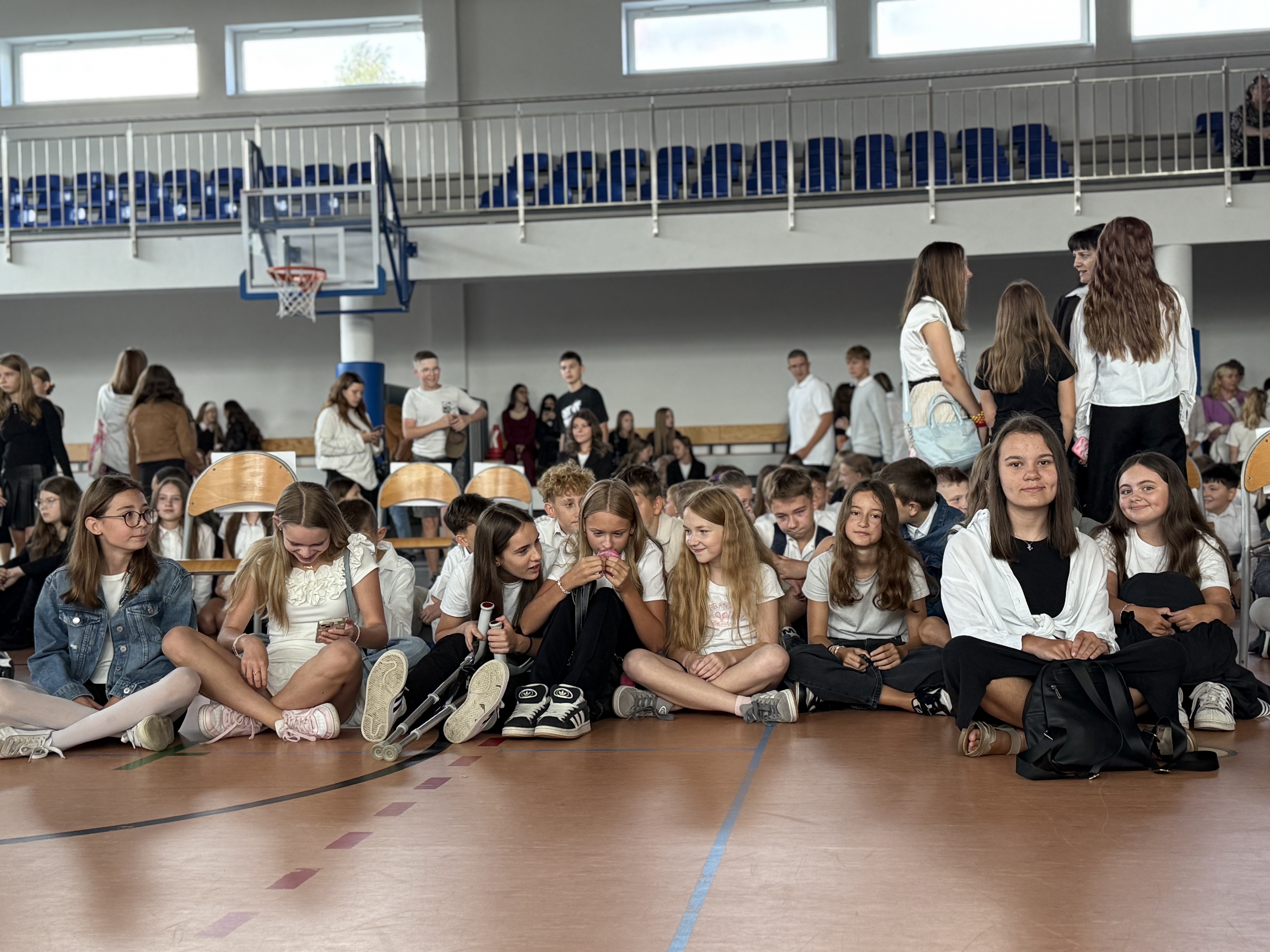 Aula pełna dzieci.