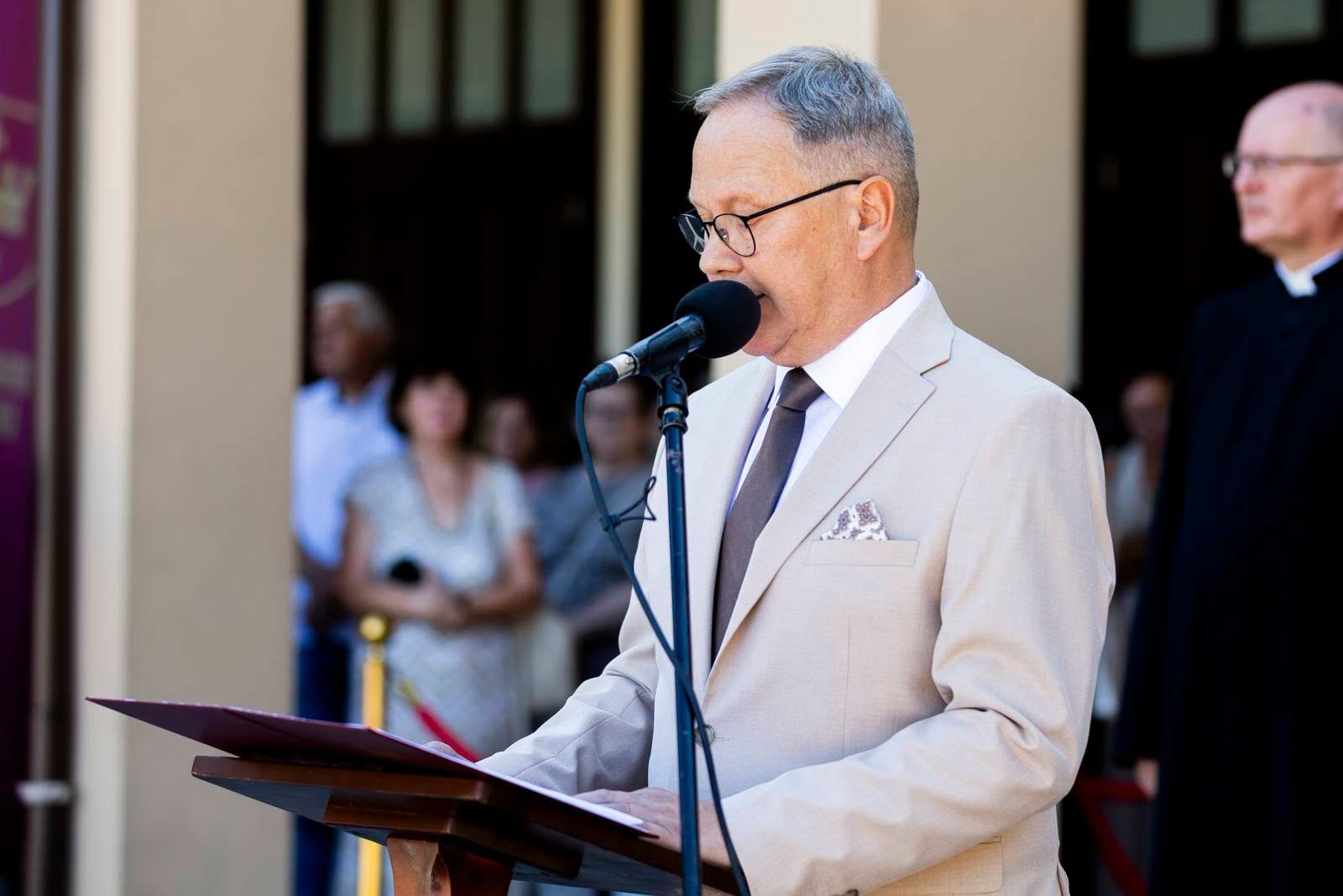 Preydent Miasta Starogard Gdański Janusz Stankowiak wygłosił przem&oacute;wienie okolicznościowe