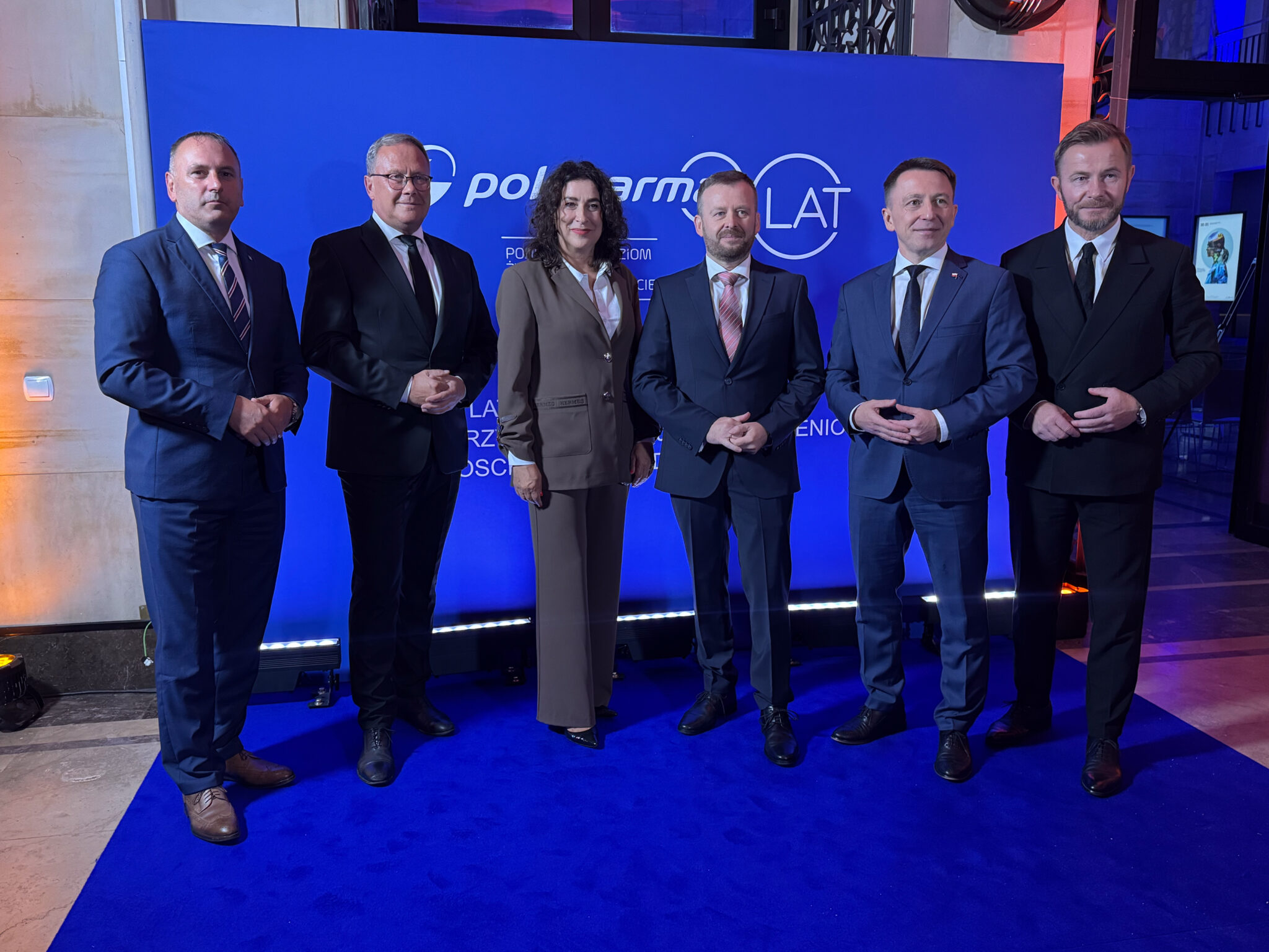 Włodarze miasta pozują na&nbsp;ściance.