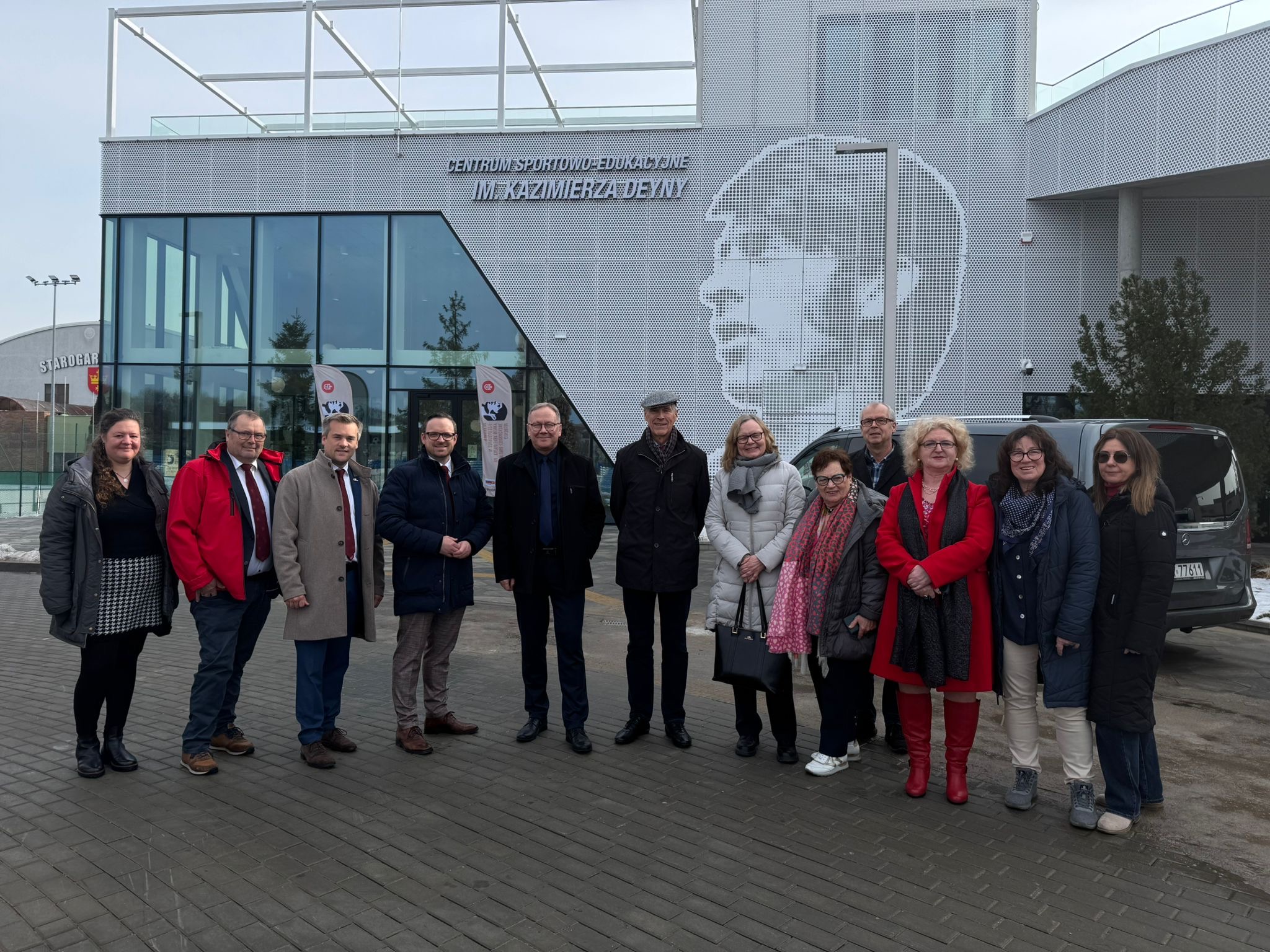 Grupowe zdjęcie delegacji.