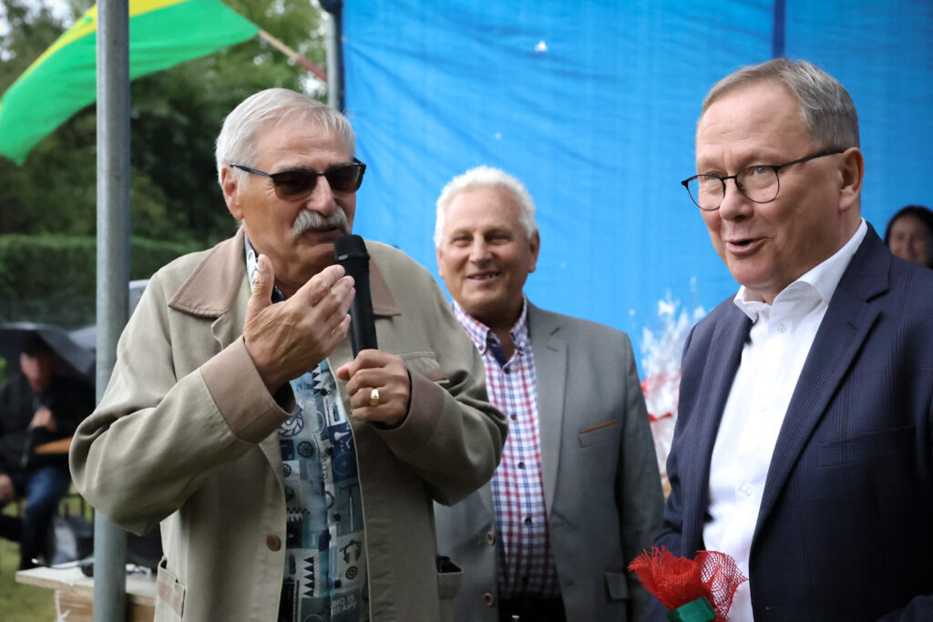 Od lewej: Prezes Kolegium ROD Bogdan Grzela, prezes ROD Relaks Mirosław Sikorski i&nbsp;Prezydent Miasta Janusz Stankowiak