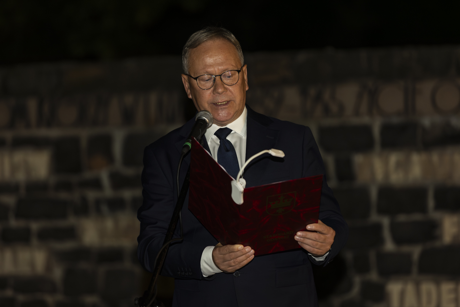 Prezydent Miasta Starogard Gdański Janusz Stankowiak wygłosił przem&oacute;wienie okolicznościowe 