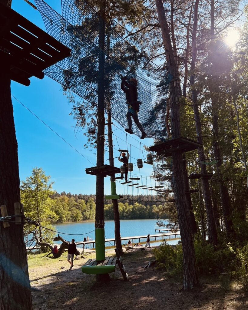 Park linowy. Jezioro Borówno Wielkie. zrodlo fb wake it park