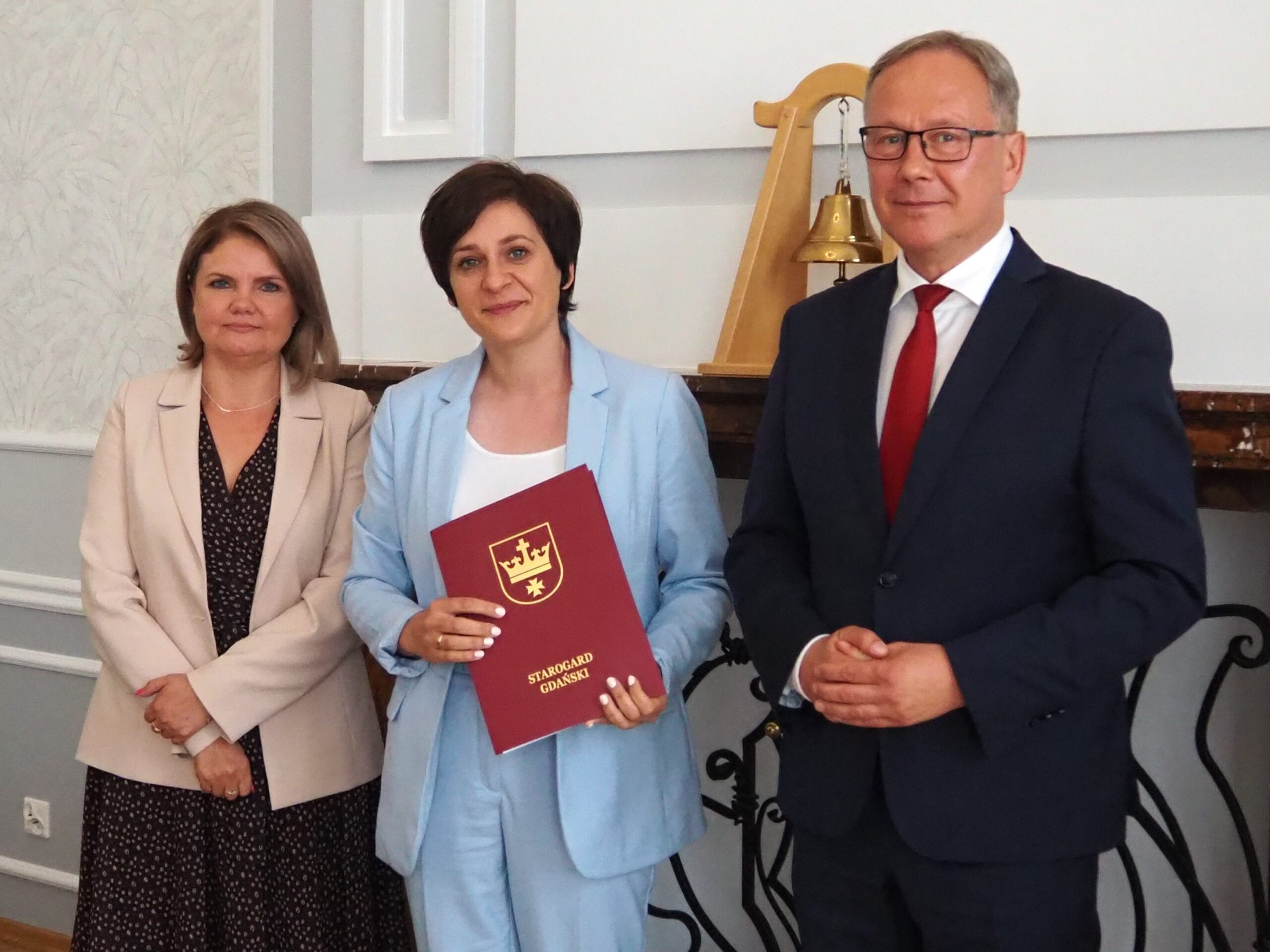 Na zdjęciu od lewej: Przewodnicząca Rady Miasta Starogard Gdański Anna Benert, dyrektor Miejskiego Przedszkola Publicznego Nr 6 Agnieszka Radimonas i Prezydent Miasta Starogard Gdański Janusz Stankowiak