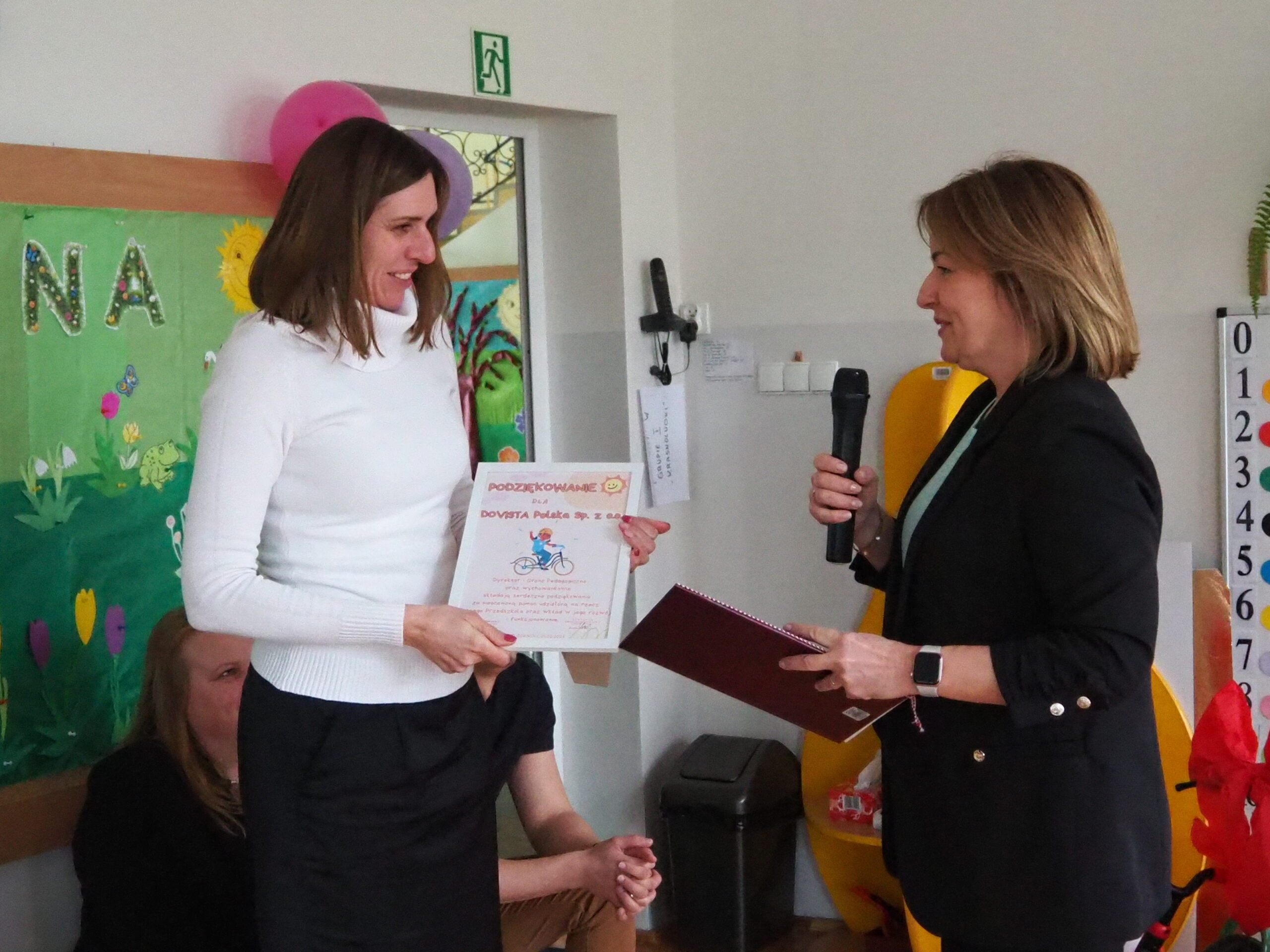 Przedstawiciele Fundacji Pracowniczej Grupy VKR – Dovista otrzymali od dyrektor MPP Nr 10 podziękowania.
