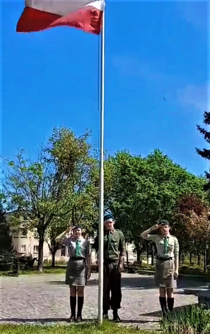 Harcerze starogardzkiego Hufca ZHP przy omiku poległych i Zamordowanych Harcerzy w latach 1939 - 1945. 