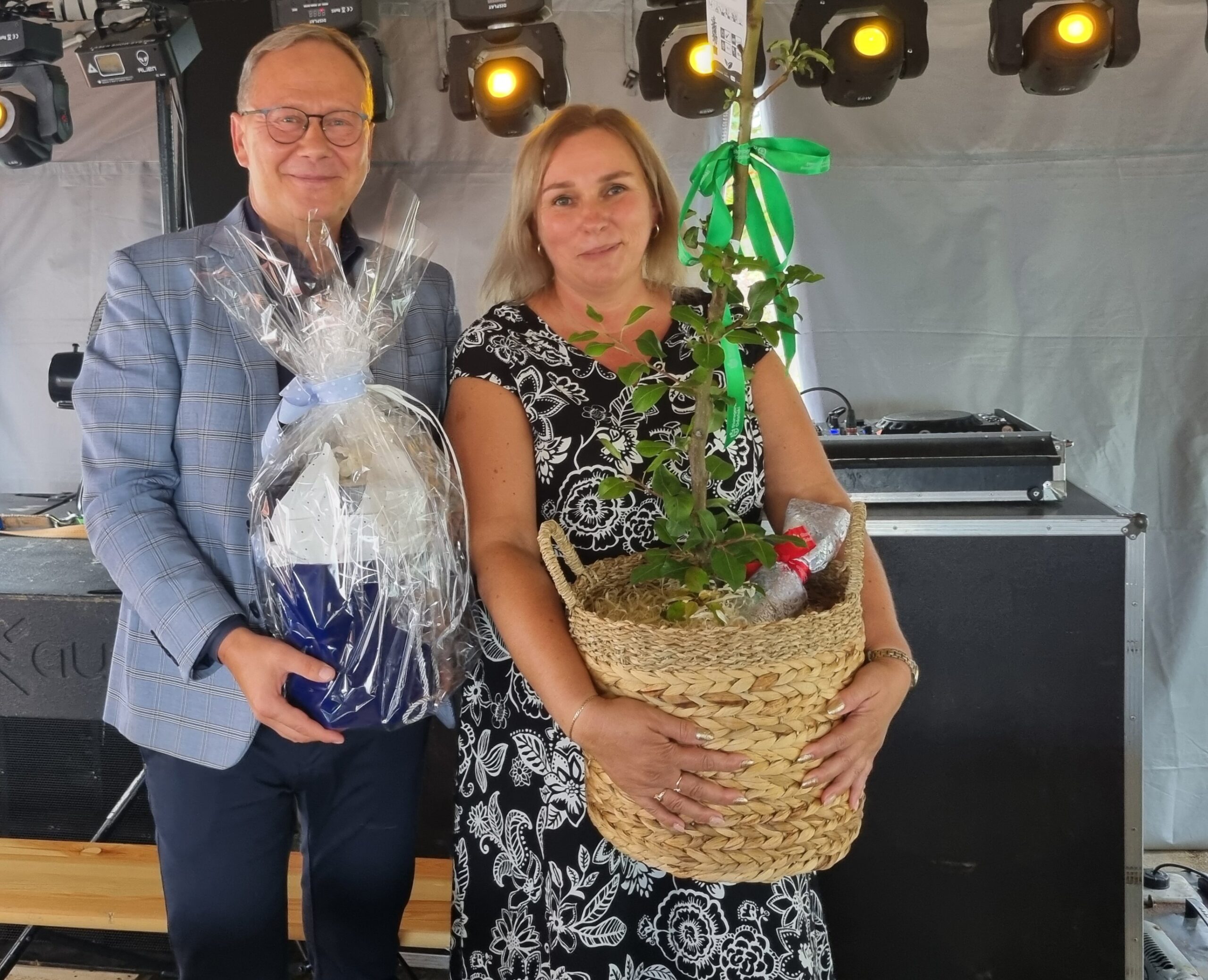 Prezydent Miasta Starogard Gdański janusz Stankowiak oraz Prezes Zarządu Rodzinnych Ogrodów Działkowych Polpharma Joanna Probe