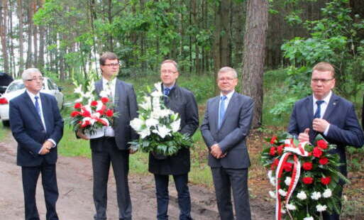 Zdjęcie do Upamiętnili Jaszczurkowc&oacute;w