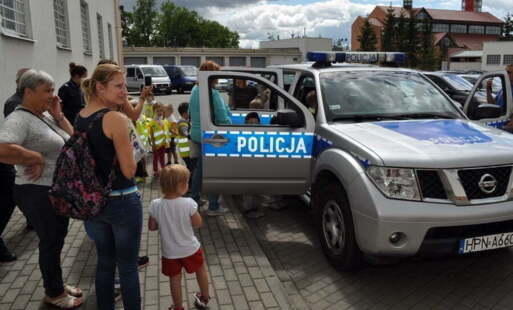 Zdjęcie do Praca policjant&oacute;w od kulis