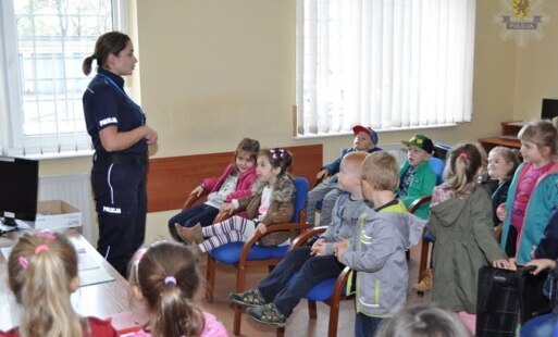 Zdjęcie do Przedszkolaki z Modraczka odwiedziły Komendę Policji
