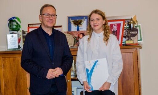 Zdjęcie do Prezydent nagrodził młodą pięcioboistkę