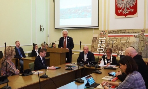 Zdjęcie do 100 lat wolności. Uroczysta sesja Rady Miasta