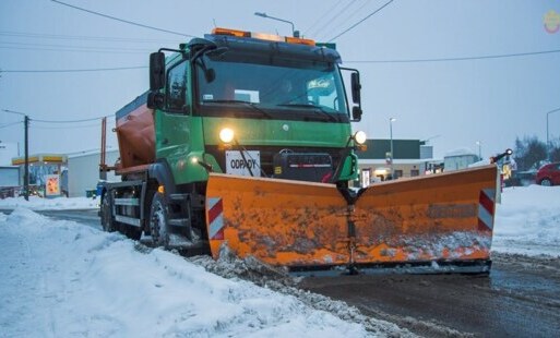 Zdjęcie do Służby odśnieżają miasto na bieżąco