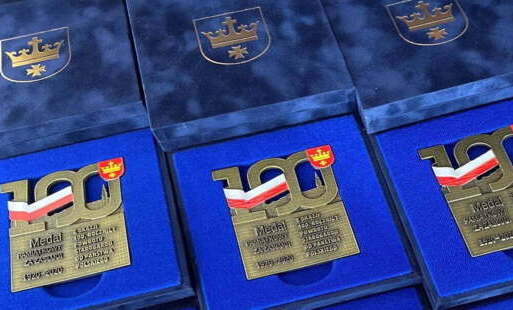 Zdjęcie do Kolejne medale 100-lecia powrotu Starogardu do Państwa Polskiego wręczone