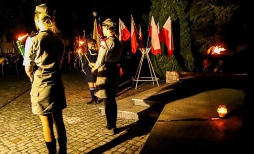 Zdjęcie do Oddali hołd ofiarom wojny