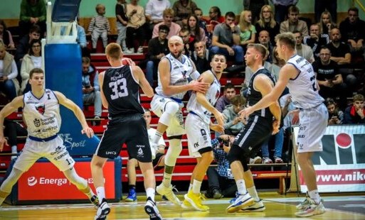 Zdjęcie do Pierwsza wygrana Kociewskich Diabł&oacute;w w starogardzkiej hali