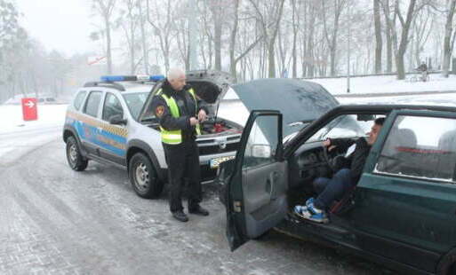 Zdjęcie do Strażnicy uruchamiają auta. To naprawdę działa!