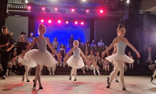 Zdjęcie do Sala 215 - V Przegląd Działań tanecznych SCK