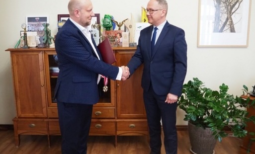 Zdjęcie do Dyrektor Muzeum Ziemi Kociewskiej uhonorowany Orderem Św. Stanisława