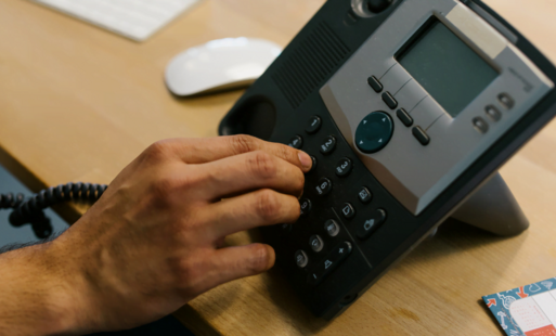 Zdjęcie do Telefon zaufania 116&nbsp;111 od dziś pomaga też dzieciom i nastolatkom z Ukrainy przebywającym w Polsce.