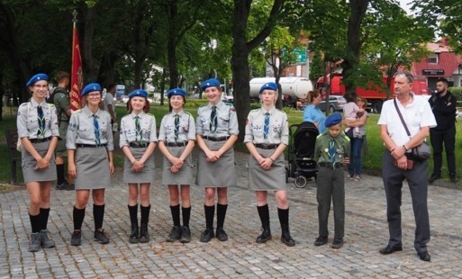 Zdjęcie do W hołdzie Powstańcom Warszawskim