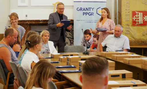 Zdjęcie do Nowe laptopy dla uczni&oacute;w