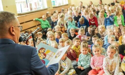 Zdjęcie do Prezydent czytał dzieciom bajkę