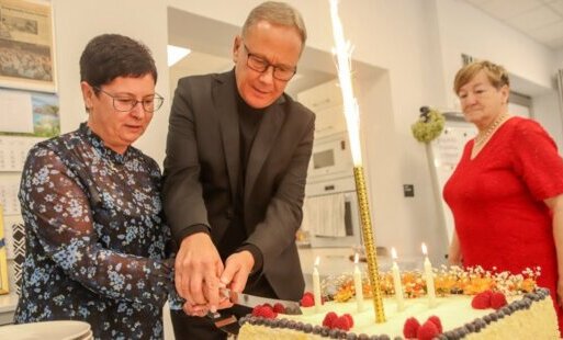 Zdjęcie do Cztery świeczki na urodzinowym torcie