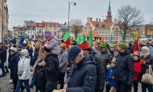 Zdjęcie do Dzieciątko Jezus obdarowane przez Trzech Kr&oacute;li