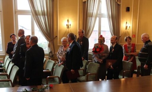 Zdjęcie do Złoto i  diamentowo. Jubileusze par małżeńskich