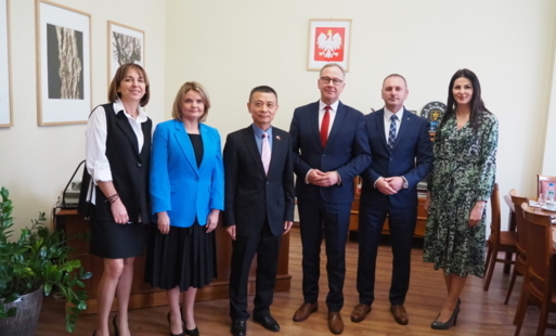 Zdjęcie do Konsul Generalny CHRL w Gdańsku odwiedził Starogard