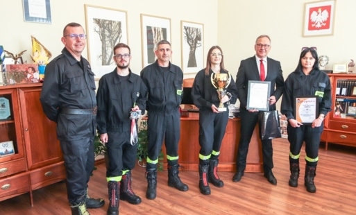 Zdjęcie do W 12 minut na 30 piętro