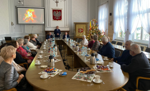 Zdjęcie do Opłatkowe spotkanie z emerytowanymi pracownikami magistratu