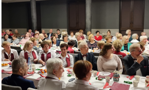Zdjęcie do Wigilijne spotkanie student&oacute;w UTW