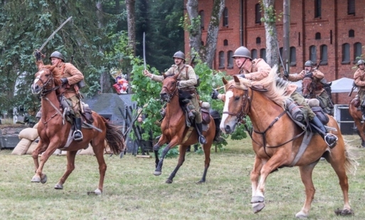 Zdjęcie do Spotkanie historii ze wsp&oacute;łczesnością