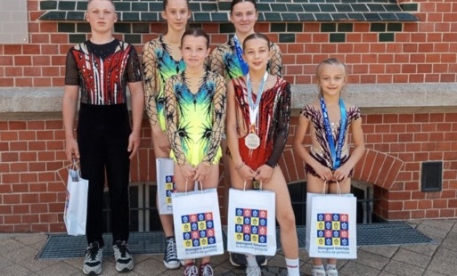 Zdjęcie do Srebrne i brązowe medale starogardzkich akrobat&oacute;w