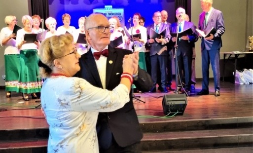 Zdjęcie do XXVII Przegląd Tw&oacute;rczości Artystycznej &bdquo;Spotkajmy się&rdquo;