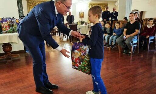 Zdjęcie do Prawdziwe szczęście polega na pomaganiu innym