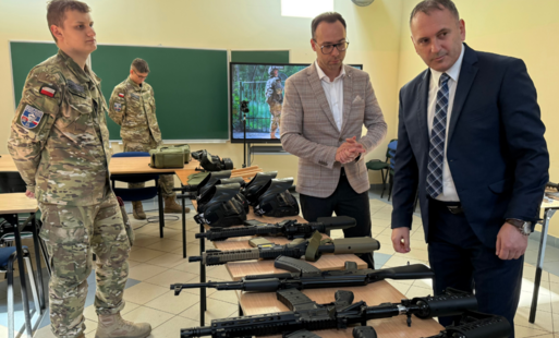 Zdjęcie do Edukacja w mundurze. Przygotowanie do służby i odpowiedzialności