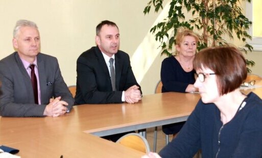 Zdjęcie do Nauczyciele Gimnazjum Nr 1 poznali plany inwestycyjne miasta w szkole.