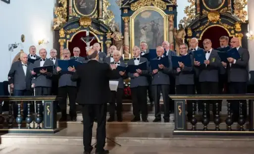 Wspólne zdjęcie członków chóru.