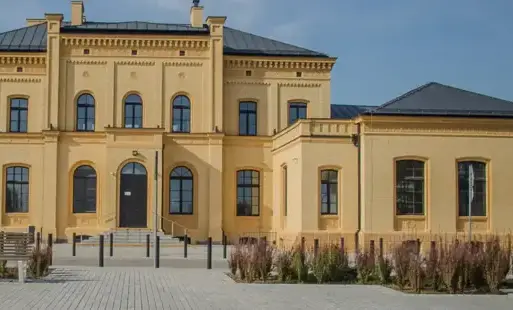 Na zdjęciu budynek dworca PKP w Starogardzie Gdańskim.