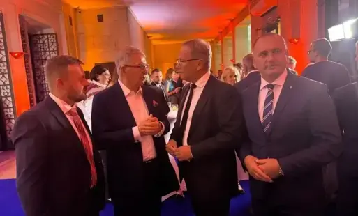 Włodarze miasta na bankiecie.