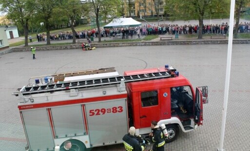 Zdjęcie do Pr&oacute;bny alarm w PSP 3. Szkoła ewakuowana