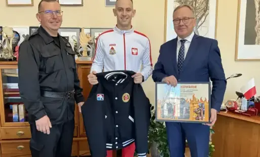 Na zdjęciu 3 mężczyzn.