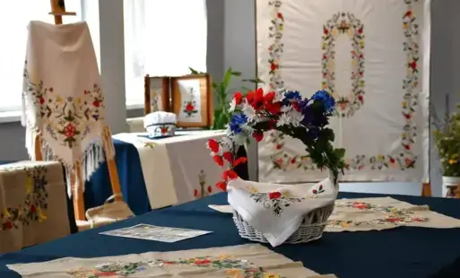 Zdjęcie hafcianych prac.