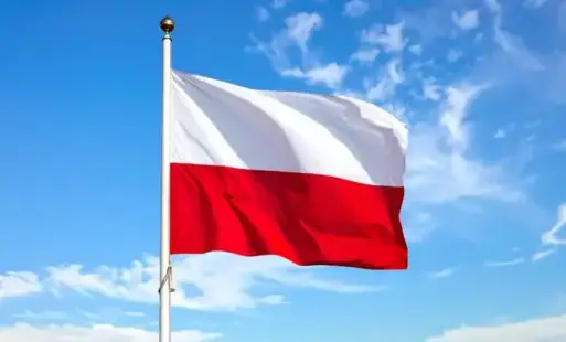 Flaga Polski na niebie.