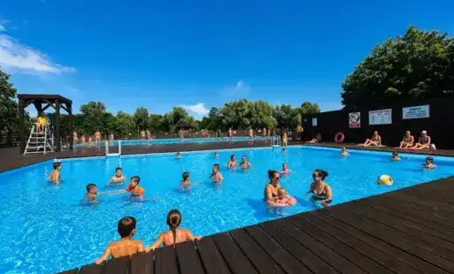 Zdjęcie do Miejskie Baseny Letnie w Starogardzie Gdańskim otwierają sezon. Już od 27 czerwca zapraszamy na letni wypoczynek