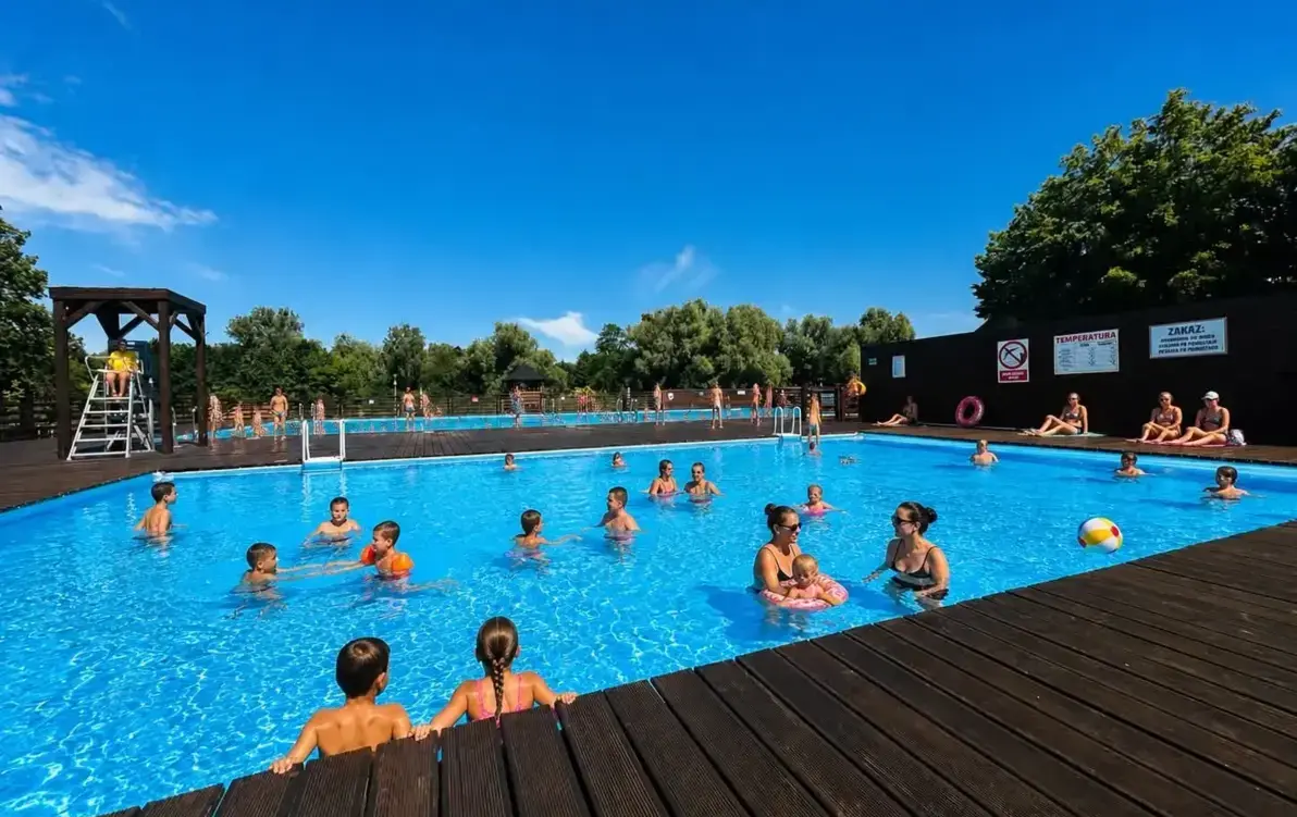 Zdjęcie do Miejskie Baseny Letnie w Starogardzie Gdańskim otwierają sezon...